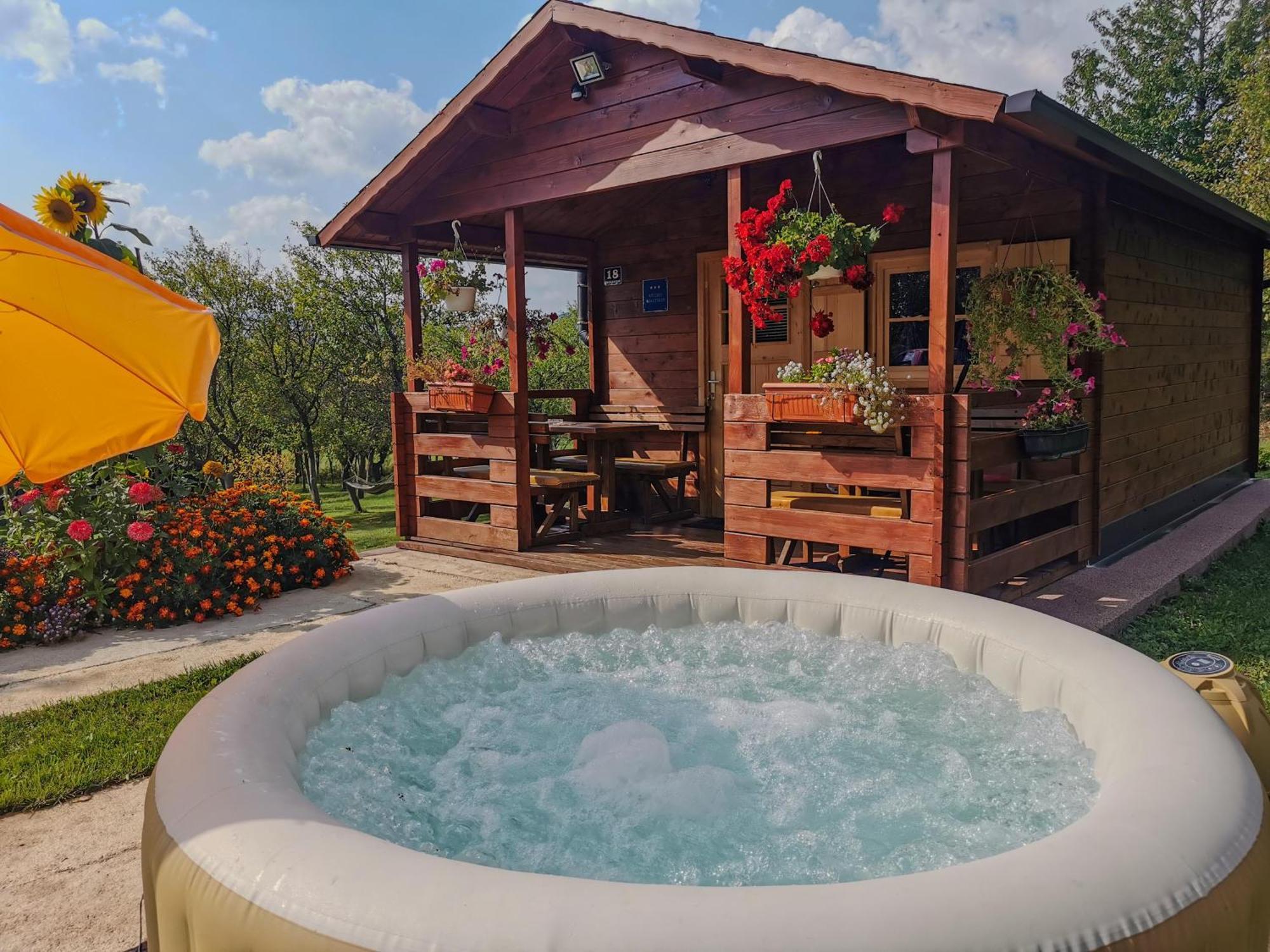 Cottage La Sierra With Jacuzzi Korenica Exteriér fotografie
