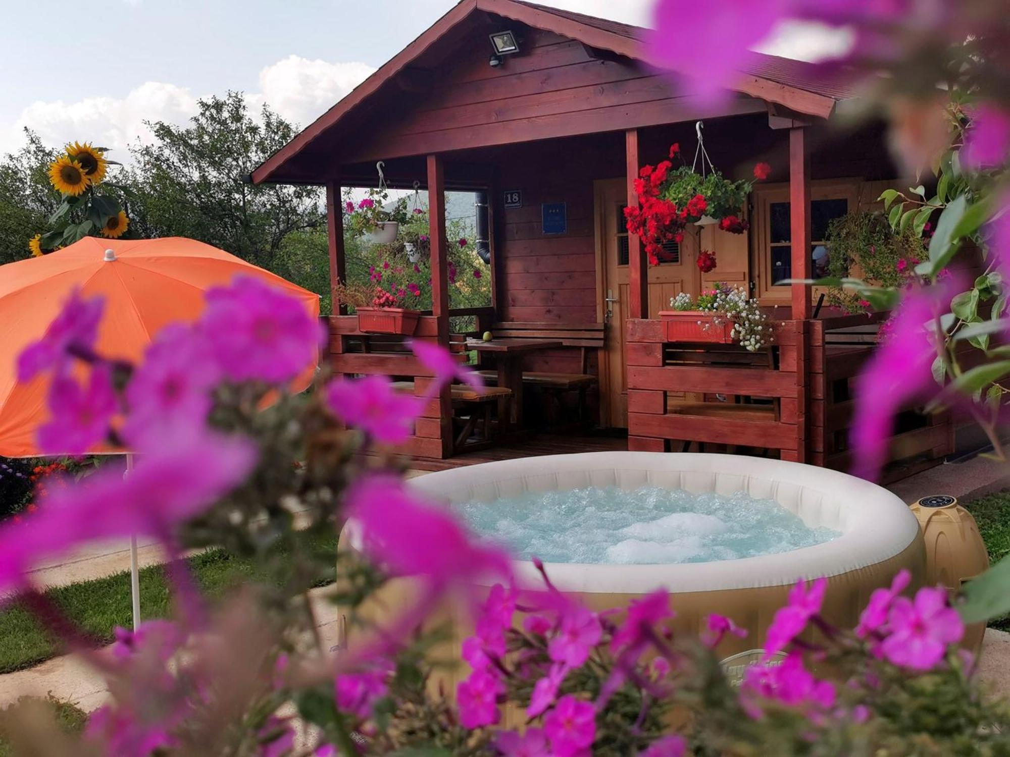 Cottage La Sierra With Jacuzzi Korenica Exteriér fotografie
