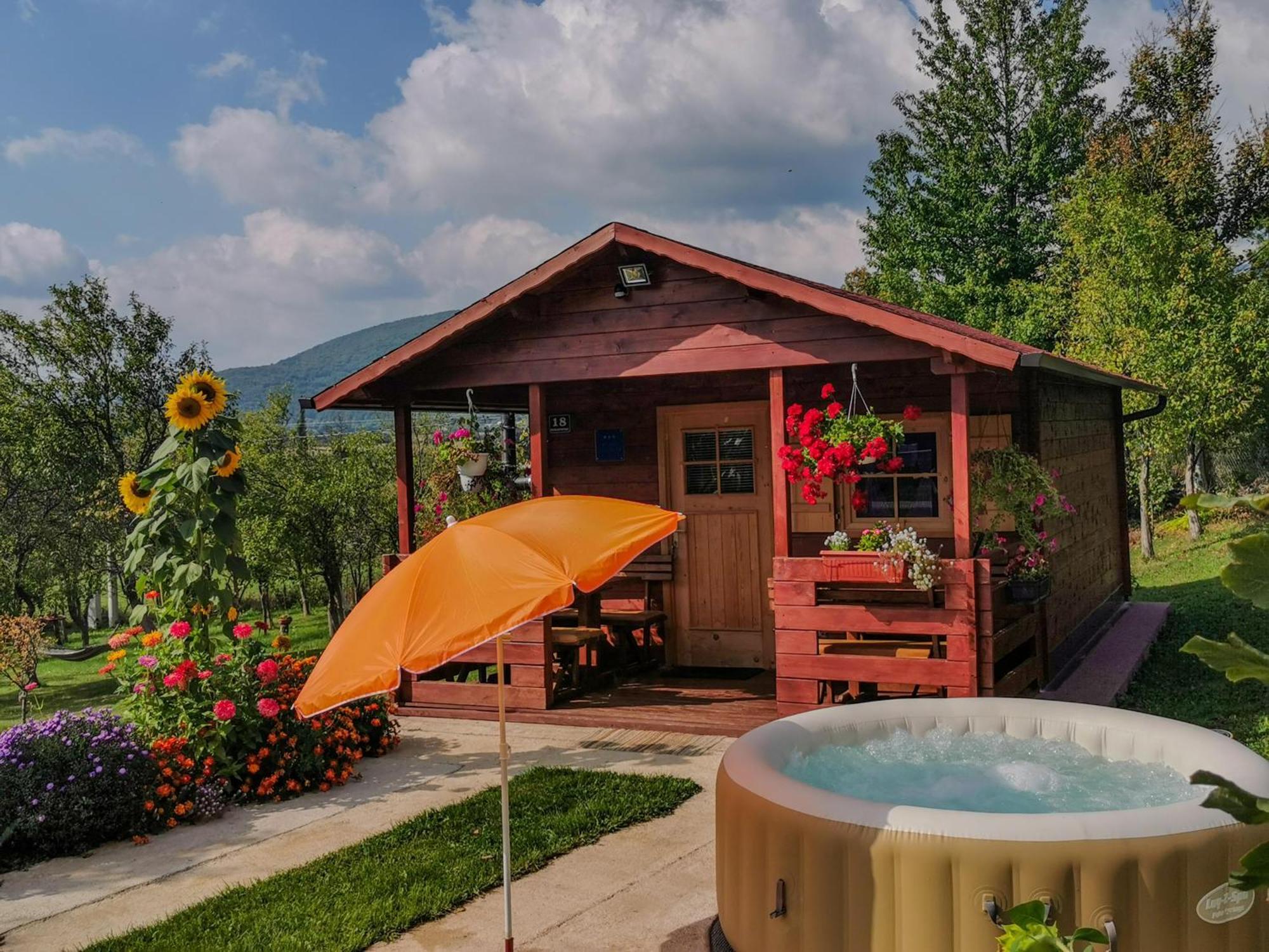 Cottage La Sierra With Jacuzzi Korenica Exteriér fotografie